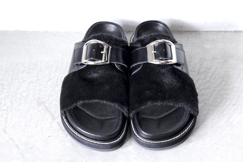 soe(ソーイ) / ファーサンダル<ONE BACKLE FUR SANDAL / 1201-02-003 