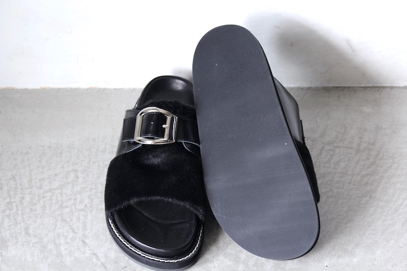 soe(ソーイ) / ファーサンダル<ONE BACKLE FUR SANDAL / 1201-02-003